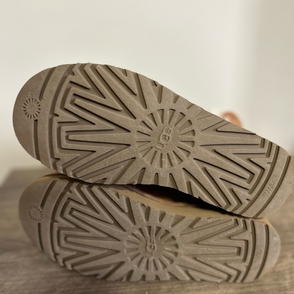 Bailey Button Uggs Size 7 - Picture 4 of 4